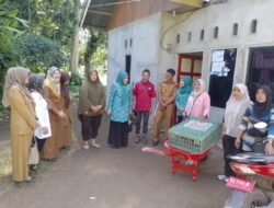 Ketua Umum LKKS Ny. Chece Rida Turun Serahkah Bantuan