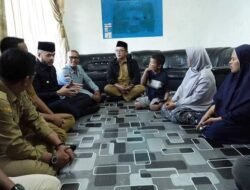 Wako Fadly Amran Serahkan Santunan BPJS Ketenagakerjaan kepada Ahli Waris THL