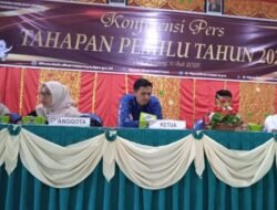 Pertama Kali Usai Dilantik Komisioner KPU Dharmasraya Jumpa Pers
