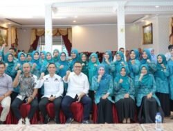 BUPATI SOLOK LEPAS KONTINGEN JAMBORE PKK