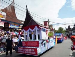 Puluhan Ribu Pasang Mata Saksikan Pawai Alegoris