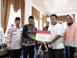 Bupati Eka Putra Serahkan Bantuan Atensi secara Simbolis