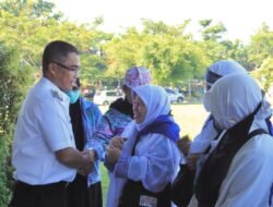 Empat Belas Orang Jemaah Haji Disambut Rida Ananda