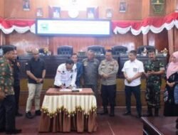DPRD DAN PEMDA KABUPATEN SOLOK TANDATANGAN KESEPAKATAN KUA-PPAS