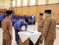 WAKO SOLOK SERAHKAN SK PPPK DAN SEKALIGUS MELANTIK JABATAN FUNGSIONAL