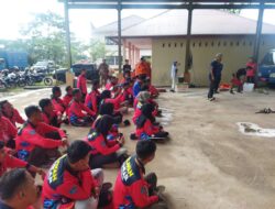 Rida Ananda Kukuhkan 94 orang Relawan Damkar Payakumbuh