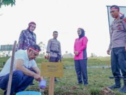 Bupati Solok Bersama Kapolres Solok Ikut Lakukan Penanaman Pohon Serentak