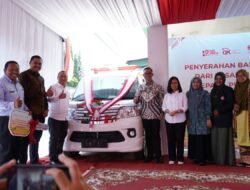PASAR MODAL INDONESIA SERAHKAN BANTUAN AMBULANCE
