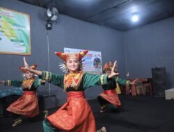 PENGENALAN BUDAYA INDONESIAMELALUI TARI RANTAK UNTUK SISWA KOREA