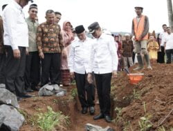 GUBERNUR DAN BUPATI LETAKKAN BATU PERTAMA KELANJUTAN PEMBANGUNAN SMK 