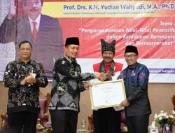 Bupati Eka Putra Raih Penghargaan dari UIN MY Batusangkar