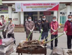 BUPATI SOLOK HADIRI PEMUSNAHAN BARANG BUKTI