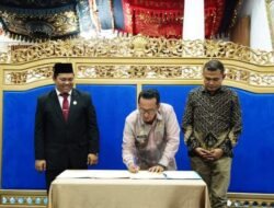 Bupati Eka Putra Tanda Tangani NPHD Pendanaan KPU, Bawaslu