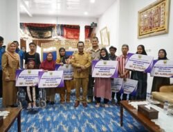 Serahkan Bantuan kepada 18 Orang Masyarakat, Besok Transfer