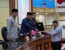 Fraksi DPRD Sampaikan Pemandangan Umum Ranperda APBD 2024 serta Ranperda Pajak dan Retribusi Daerah
