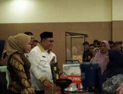 PEMKAB SOLOK SERAHKAN 271 BANTUAN PERALATAN BAGI UMKM