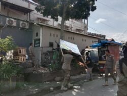 Bawaslu Kota Solok Bersama Stekholder Melakukan Penertiban APK, APS