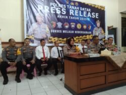 KAPOLRES JAWAB BERBAGAI PERTANYAAN WARTAWAN