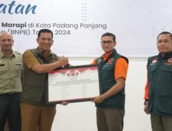 BNPB dan Kemensos Serahkan Bantuan Penanganan Erupsi Marapi