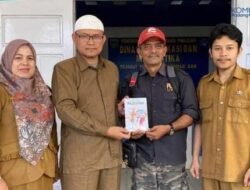 Kadis Kominfo Terima Buku Antologi “Puisi Cinta Untuk Palestina”
