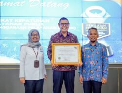 PEMKAB SOLOK RAIH PENGHARGAAN TERTINGGI DI SUMBAR