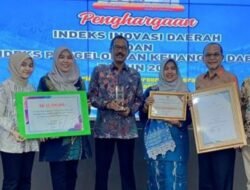 DISDUKCAPIL KOTA SOLOK TERIMA PENGHARGAAN
