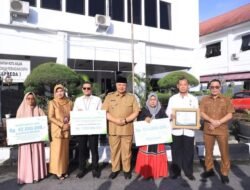 WALIKOTA SOLOK SALURKAN KLAIM ASURANSI BPJS