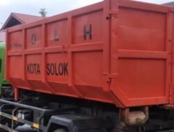 PEMKO SOLOK SERAHKAN BAK KONTAINER SAMPAH