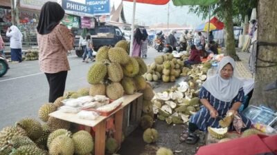 Padang Panjang Banjir Durian Saat Bulan Ramadan