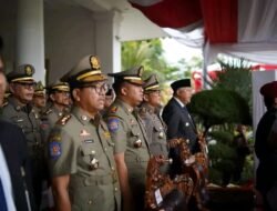SUTAN RISKA HADIRI HUT SATPOL-PP DAN SATLINMAS BERSAMA MENDAGRI