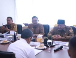 WALIKOTA SOLOK SERAHKAN LKPD TAHUN 2023 PADA BPK