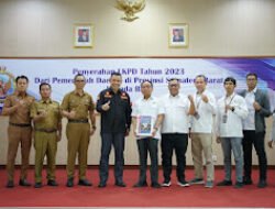 BUPATI SOLOK SERAHKAN LKPD 2023 PADA BPK RI PERWAKILAN SUMBAR