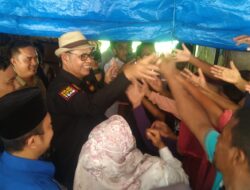BERIKAN BANTUAN, BUPATI SOLOK DI SERBU WARGA