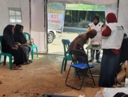 PEMKO SOLOK BERIKAN PENGOBATAN DAN PELAYANAN KESEHATAN PADA MASYARAKAT TERDAMPAK BENCANA PESSEL