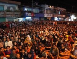 Ribuan Warga Tumpah Ruah Nobar