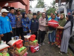 Tinjau Korban Kebakaran,  Berikan Bantuan