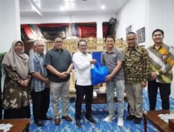 Rumah Zakat Sumbar Serahkan 100 Paket Sembako