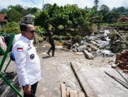 Bupati Tanah Datar Pastikan Kondisi Masyarakat Terdampak Banjir Bandang