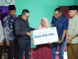 Bupati Eka Putra Serahkan Santunan BPJS Ketenagakerjaan