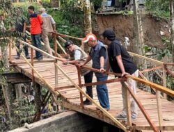 Plh Wako Winarno Tinjau Jembatan Darurat  Tanjung