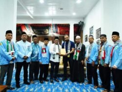 Pemerintah Daerah Tanah Datar Serahkan Bantuan Palestina