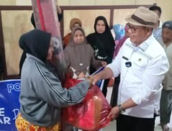 AKSI NYATA, WUJUD KEPEDULIAN, EPYARDI ASDA KEMBALI SERAHKAN BANTUAN KORBAN BENCANA AGAM DAN TANAH DATAR