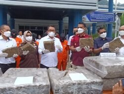 BNN PROVINSI SUMBAR LAKUKAN PEMUSNAHAN BARANG BUKTI JENIS GANJA SEBERAT 141 KG