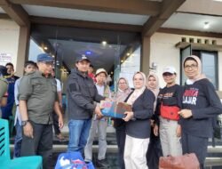 Tim DW PNP & Tengsawer 83 Distribusikan Bantuan Saat Longsor Sitinjau Laut Berulang