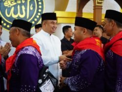 Bupati Lepas 248 Jemaah Calon Haji Kabupaten Dharmasraya