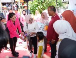 Ketum Bhayangkari dan OASE KIM Kunjungi Korban Bencana