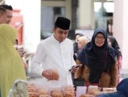 KUNJUNGI GEBYAR MUHARRAM, WAWAKO SOLOK SOSIALISASIKAN QRIS