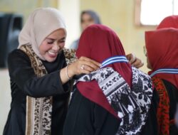 KETUA TP-PKK HJ EMIKO EPYARDI ASDA KUKUHKAN FK-BK