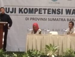 ENAM PULUH ORANG IKUT UKW