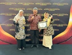 WAKO SOLOK ZUL ELFIAN UMAR TERIMA PENGHARGAAN UHC DARI WAPRES RI